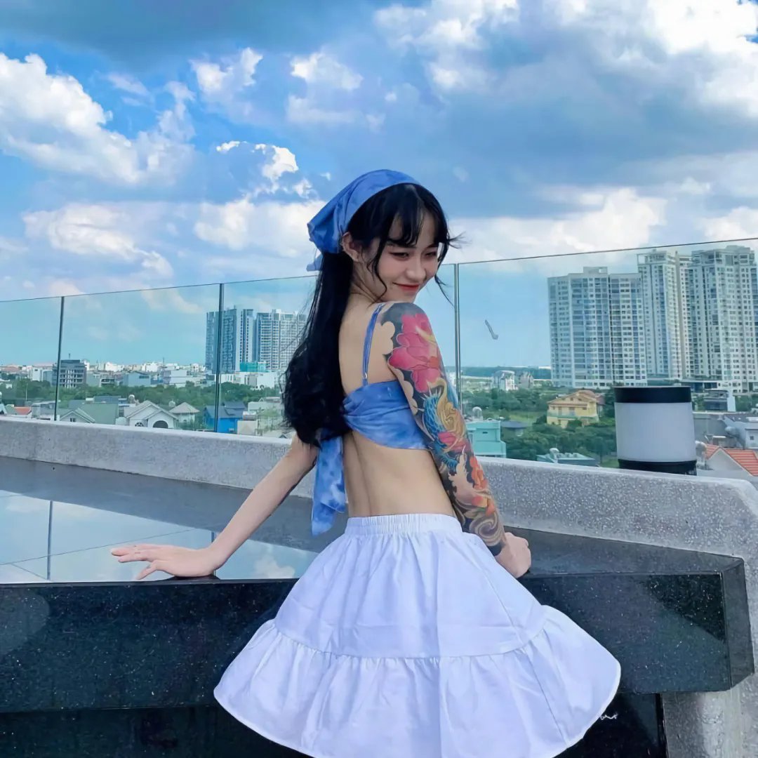 她房间里的云
